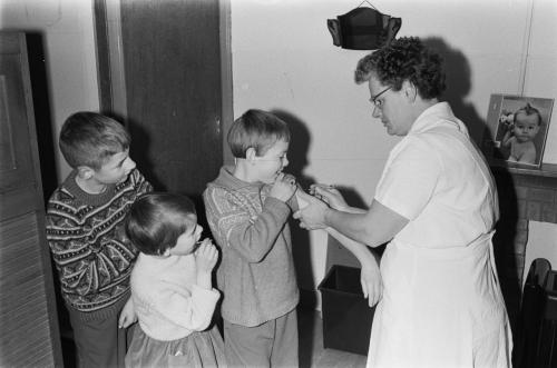 Inenting tegen polio, Tholen 1963 