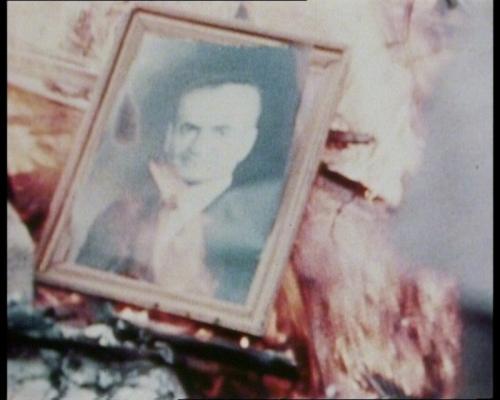 Een in brand gestoken portret van de Sjah, 1979