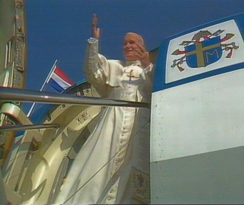 De paus vertrekt uit Nederland. Simonis: 'Ik slaakte een geweldige zucht van verlichting.'