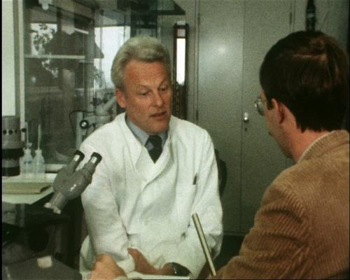 G. Zeilmaker wordt geïnterviewd over zijn IVF-experimenten.