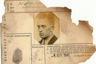 Een beschadigd persoonsbewijs na het bombardement op Kleykamp. Bron: Documentatiegroep 40-45