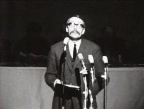 Optreden Gerrit Kouwenaar bij &quot;Poëzie in Carré&quot; (VPRO, 1966)