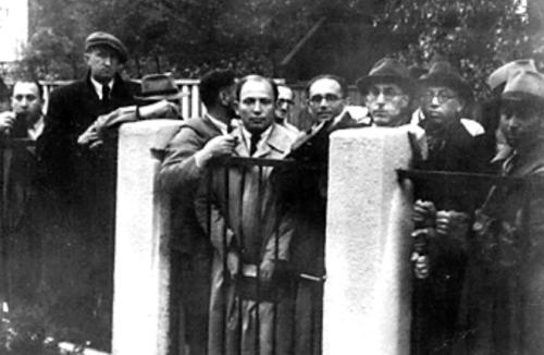 Joodse vluchtelingen bij het Japanse consulaat in Kaunas, zomer 1940
