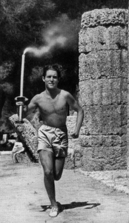 Konstantinos Kondylis, in 1936 de eerste loper met de olympische toorts