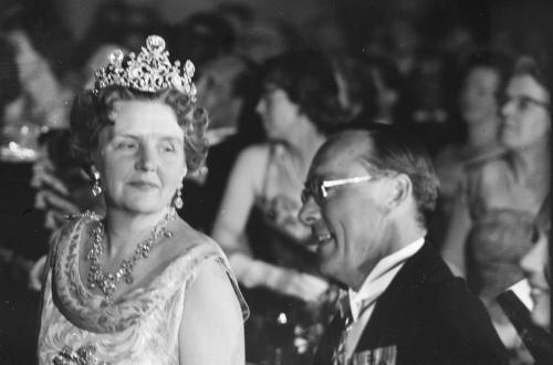Juliana en Bernhard in het concertgebouw in Amsterdam, 30 april 1962