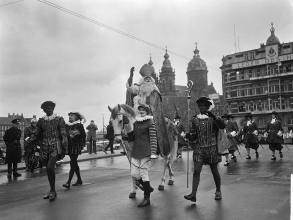Sinterklaas in Amsterdam. Sinterklaas tijdens zijn intocht
