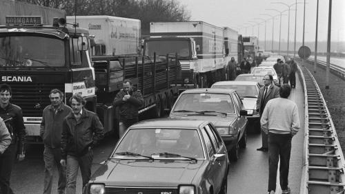 Nationale Archief Blokkade-acties van vrachtwagenchaufferus om de CAO-eisen kracht bij te zetten;