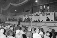 Joodse vrijwilligers naar Israel vertrokken op Centraal station te Amsterdam 29 mei 1967 Fotocollectie Anefo