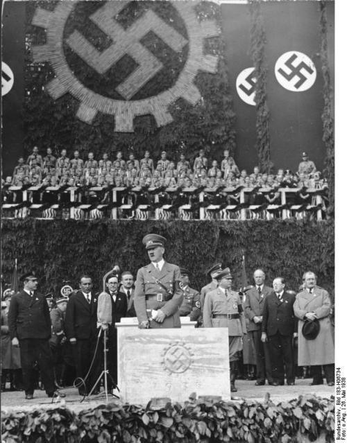 Hitler legt grondsteen voor de KDF-wagen (Volkswagen)