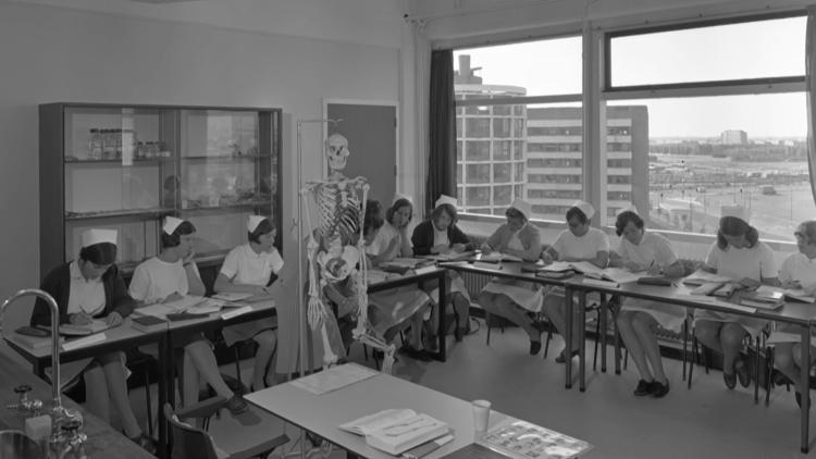 Klas met zustrers in opleiding