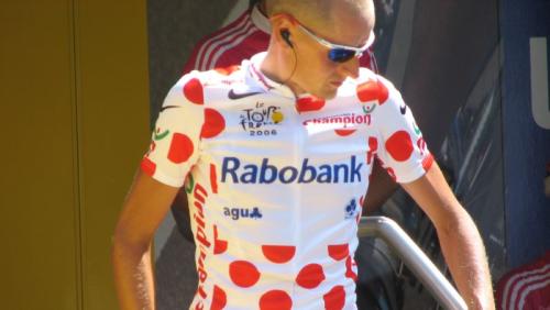 Wielrenner Michael Rasmussen in de bolletjestrui