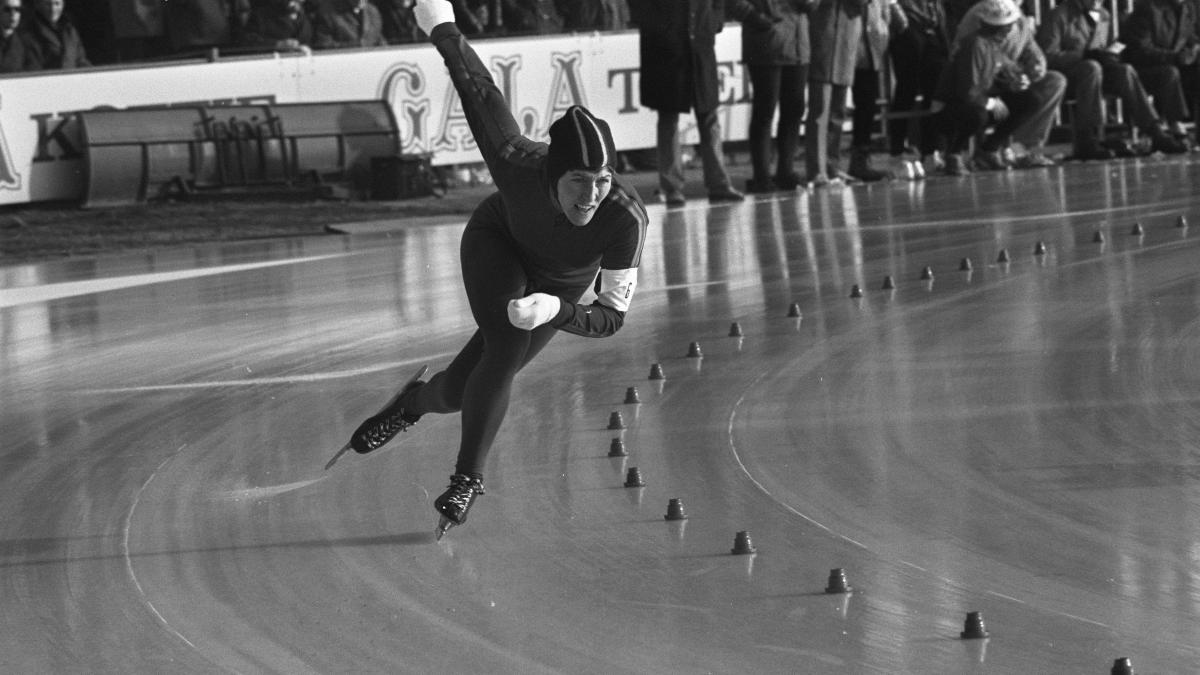 Atje Keulen-Deelstra: de Triomf van een Schaatsmoeder - Andere Tijden