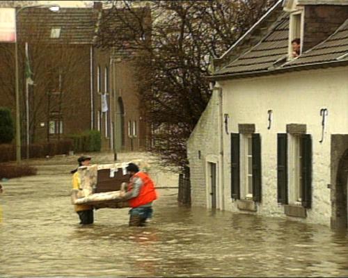 Overstroming in Itteren en Borgharen
