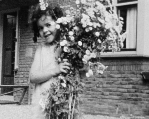 Betty met een bos bloemen
