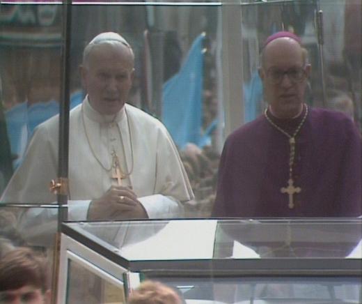 Paus tijdens optocht in Den Bosch