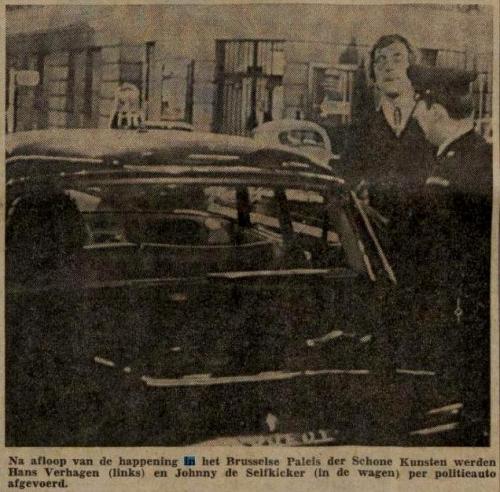 Arrestatie Johnny van Doorn en Hans Verhagen (Brussel 1966, foto Limburgs Dagblad)