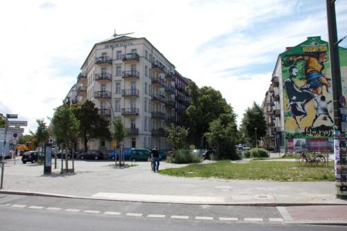 Kruispunt voor het Mauerpark op de Bernauerstrasse, 2011